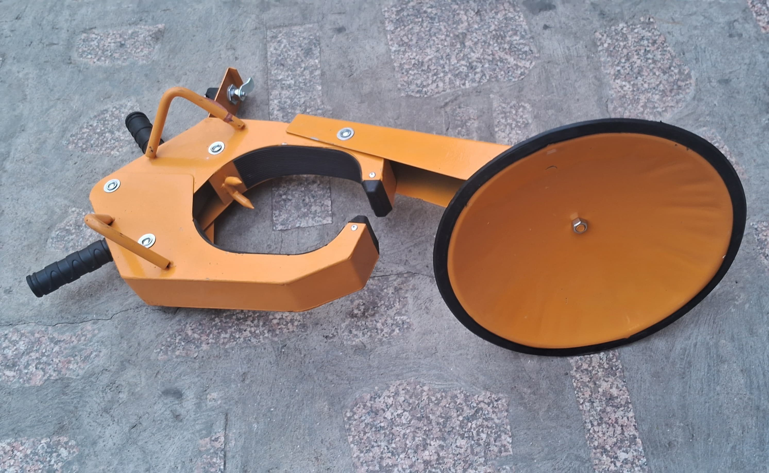 Wheel lock for heavy vehicles and truck